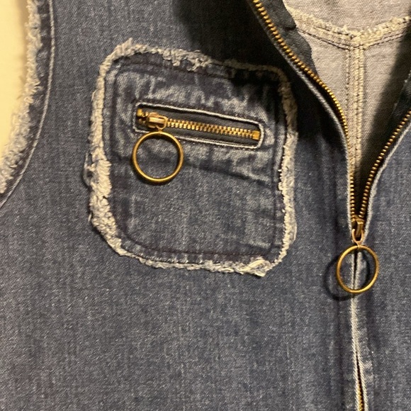 Mulan | Denim Sleeveless Vest with Frayed Edges est size small- large- Pockets - Picture 3 of 5
